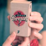 Super brejas é um jogo de cartas compara atributos de 50 estilos de cervejas de 9 países