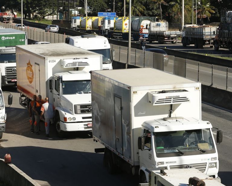 Preço da cerveja destoa da inflação e cai 0,88% mesmo após greve