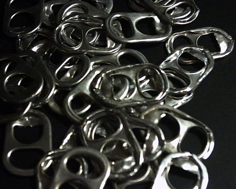 Nova máquina promete encher até mil latas de cerveja por hora