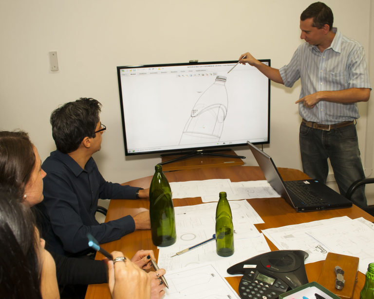 Na linha de produção: Os bastidores da criação de uma embalagem imperial