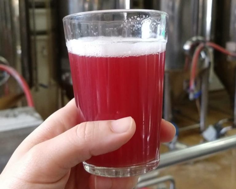 Outubro Rosa: Confrarias femininas se unem para lançar a Batom Vermelho