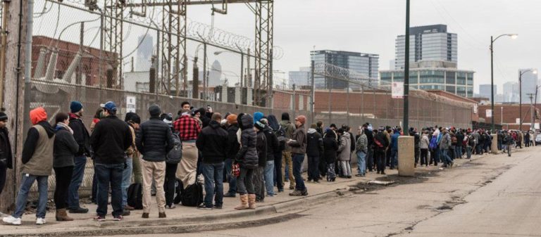 Black Friday: Stout limitada provoca fila nos EUA