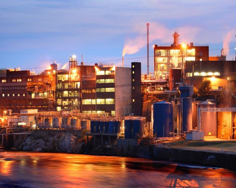 Fabricação de bebidas alcoólicas cai em outubro e se torna negativa em 2018