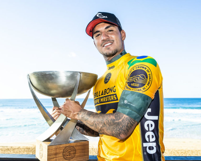 Bicampeão mundial, Medina reforça estratégia de “vida na natureza” da Corona