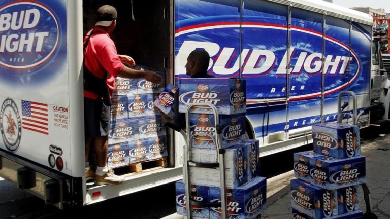 Vencedor do Super Bowl terá Bud Light de graça para seus torcedores