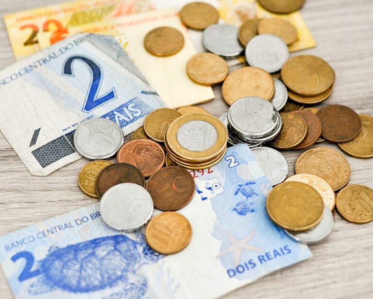 Preço da cerveja fica estável no varejo em fevereiro