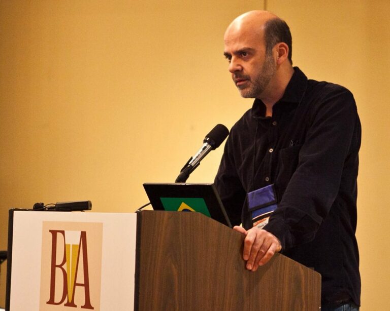 Entrevista: Tarantino “esquece” geek para mirar educação, preço e família