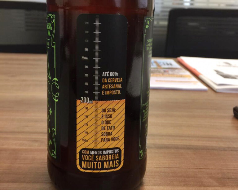 Garrafa da Schornstein ganha régua que mostra imposto pago pelas cervejarias