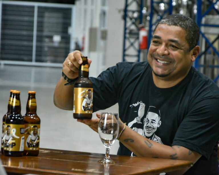 Resenha Cervejaria lança Premium Lager em parceria com Vampeta