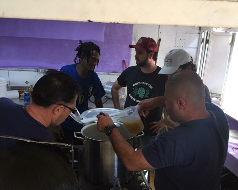 Oficina de cerveja atrai artesãos de outros ramos em Heliópolis