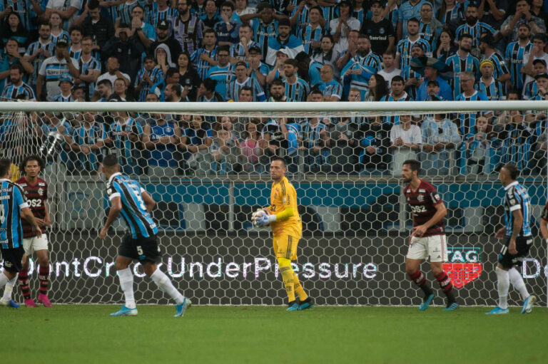 Flamengo x Grêmio: Brahma faz parceria com 2 bares para oferecer Open VAR