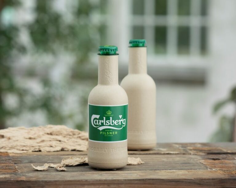 Carlsberg está próxima de lançar a primeira garrafa de papel do mundo