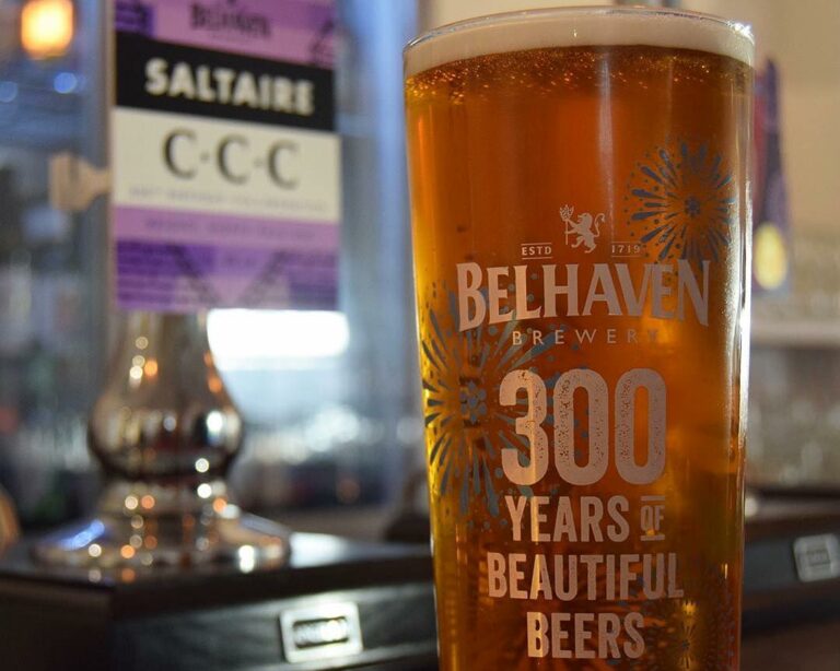 Malte e longevidade impulsionam cervejaria tricentenária e mais antiga da Escócia