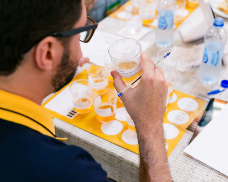 Concurso de Blumenau quebra recorde e recebe inscrição de 634 cervejarias