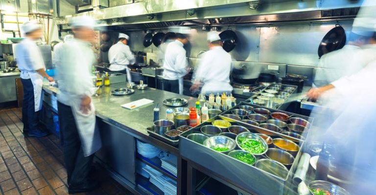 Covid-19: Bares e restaurantes cortaram 1 milhão de empregos, diz ANR