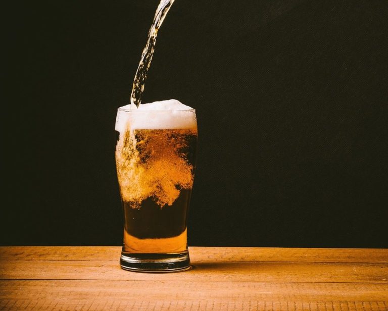 Beba melhor: O que dizem os médicos sobre o consumo de álcool na quarentena