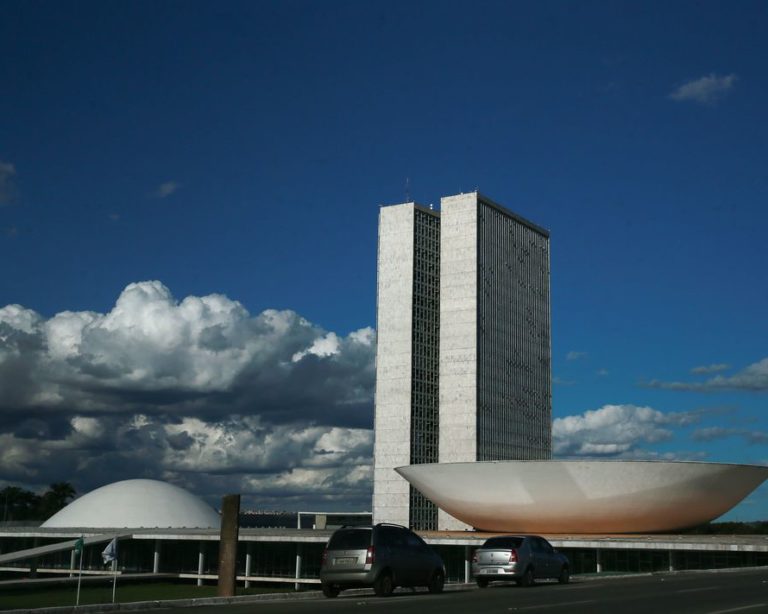 Covid-19: Saiba quais empresas do setor e profissionais têm direito a benefícios