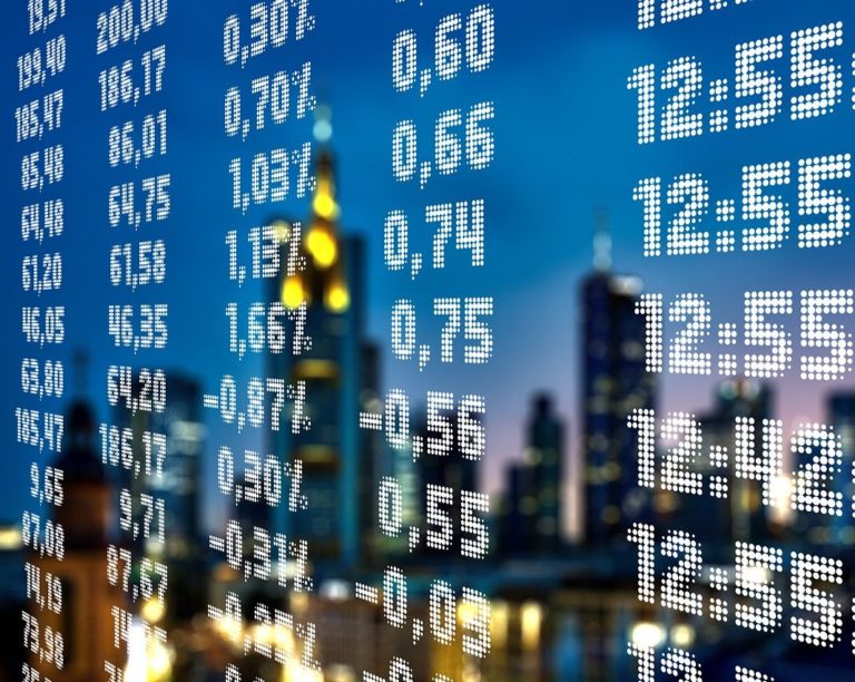 Ação da Ambev tem 4ª maior perda de abril em mês de leve recuperação do Ibovespa