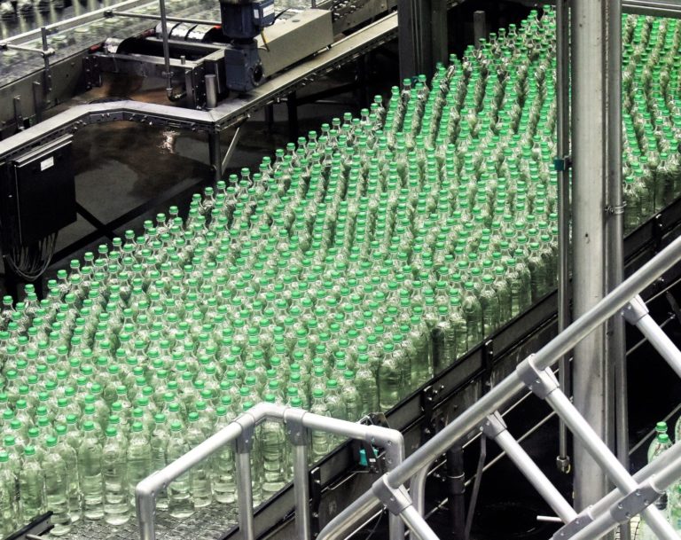 Com pandemia, produção de bebidas alcoólicas recua 20,9% em março