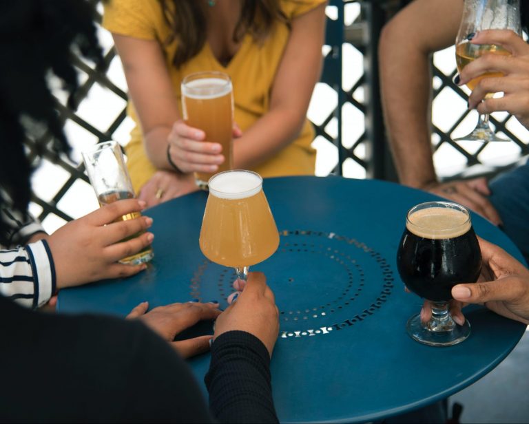 No Dia do Mestre-Cervejeiro, mulheres avaliam desafios e participação no setor