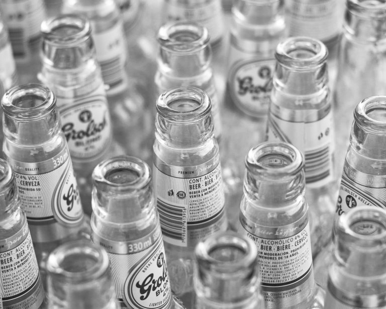 Quase paralisada, produção de bebidas alcoólicas retrai 59% em abril