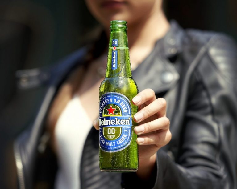 Heineken 0.0 chega ao Brasil com aposta no consumo equilibrado da Geração Z