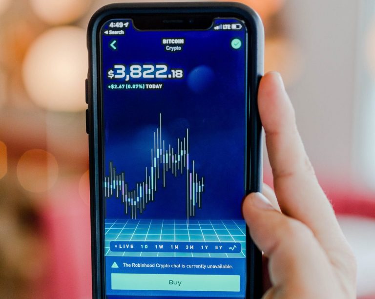 Com influência de balanço, ação da Ambev termina julho desvalorizada