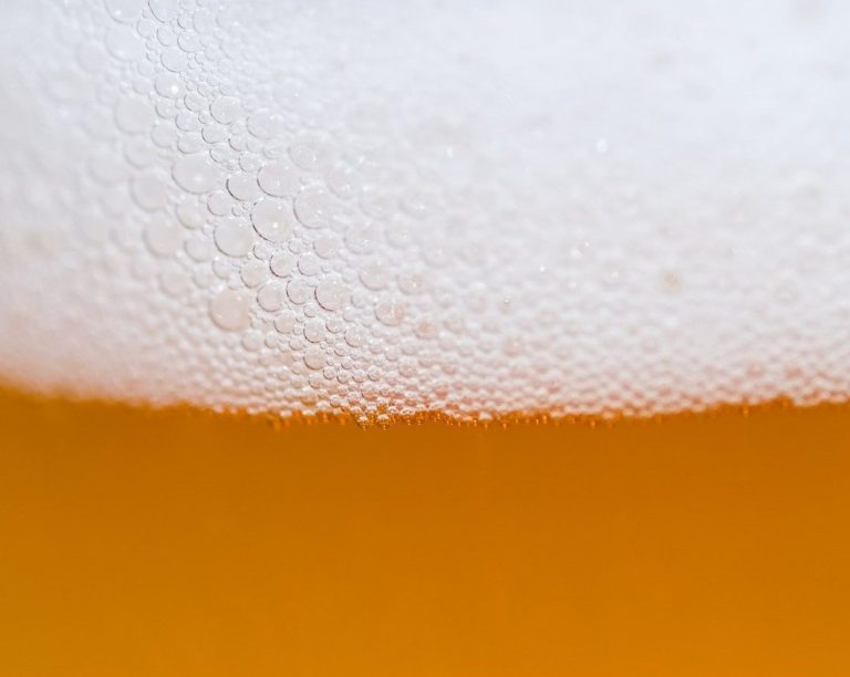 Ambev busca se adaptar a hábitos de consumo para liderar mercado, diz análise