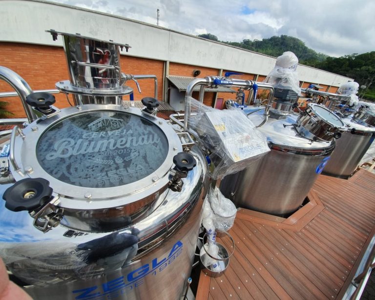 Cerveja Blumenau implanta nanocervejaria e reforça aposta em inovação