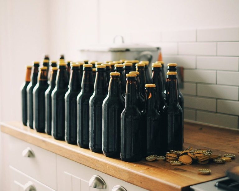 Produção de bebidas alcoólicas acelera em junho, mas mantém retração no ano