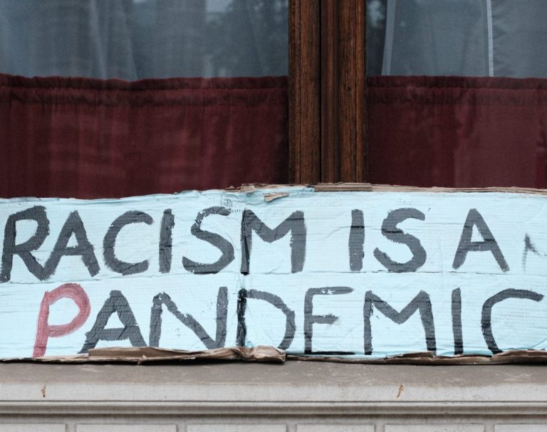 Sommelière Sara Araujo sofre ataques racistas; Abracerva se posiciona