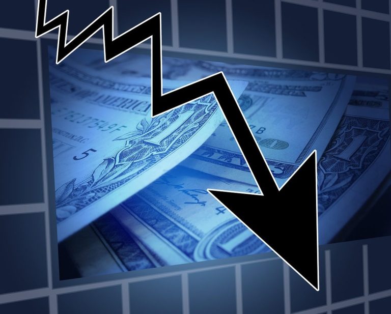 Ação da Ambev amplia desvalorização em 2020 com queda de 11% em agosto