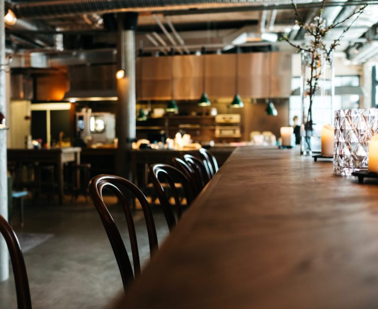 Grupo Petrópolis investe R$ 40 milhões para auxiliar retomada de bares