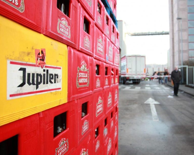 Casos de Covid-19 provocam greve em cervejarias da AB InBev na Bélgica