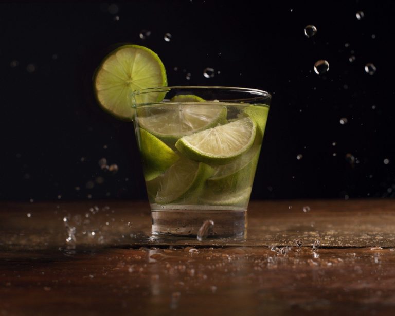 Gin, coquetéis sem álcool e vermute estarão em alta em 2021, dizem especialistas