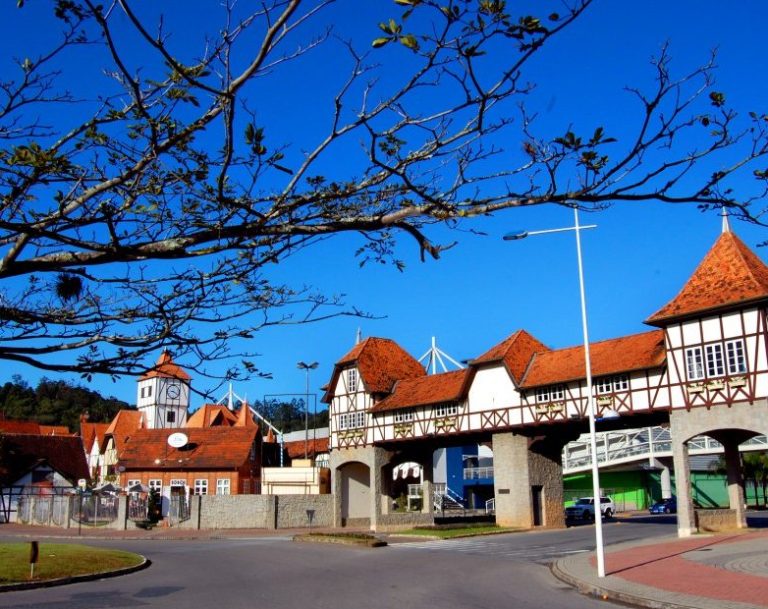 Candidatos a prefeito de Blumenau revelam planos para o mercado cervejeiro