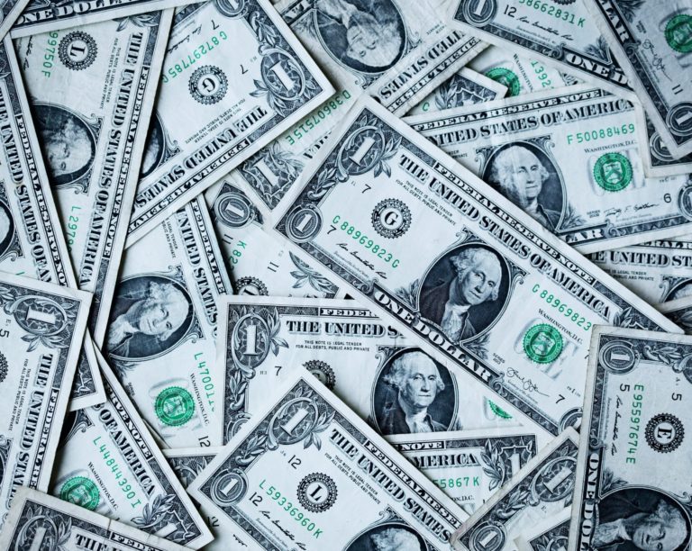 Dólar alto pressiona repasse ao consumidor e ameaça cervejas lupuladas e importadoras