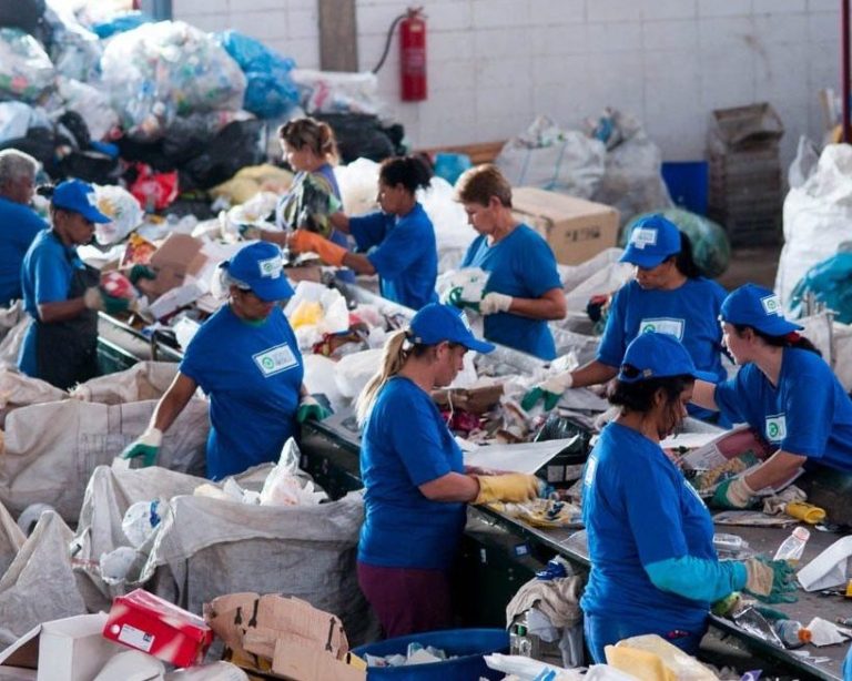 Ambev alcança 30% da meta de zerar poluição plástica nos próximos cinco anos