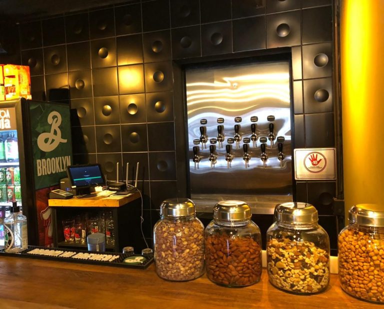 Menu Degustação: Bar da Maniacs em SP, Lohn em lata, Amstel no Nordeste…