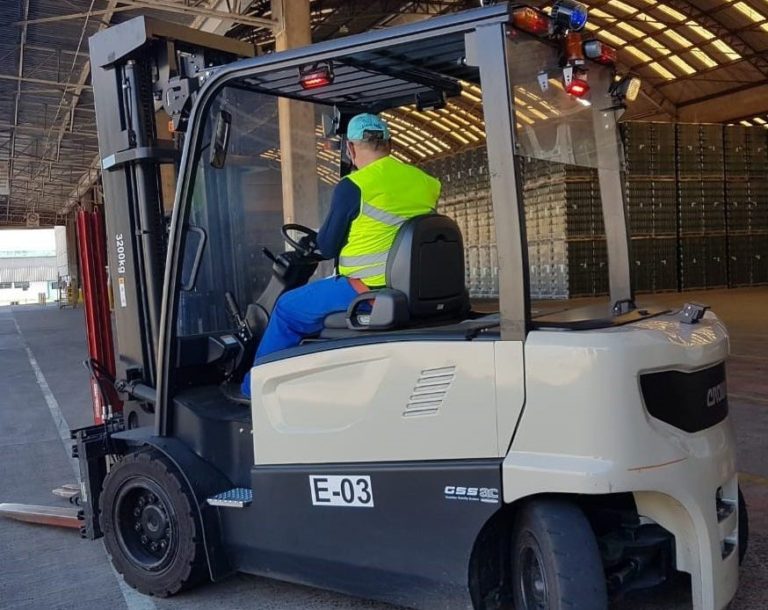 Em busca da redução de CO2, Verallia eletrifica frota de empilhadeiras no Brasil