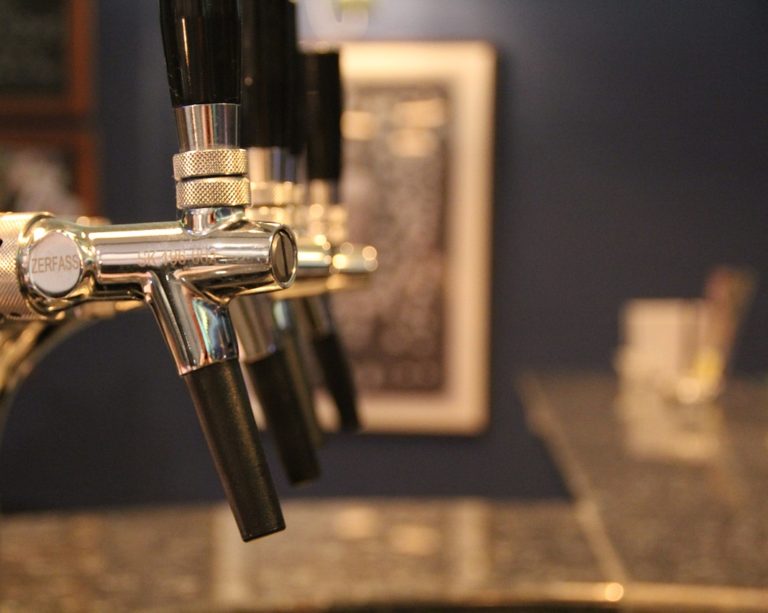 Após ano difícil, cervejarias reforçam aproximação do consumidor final