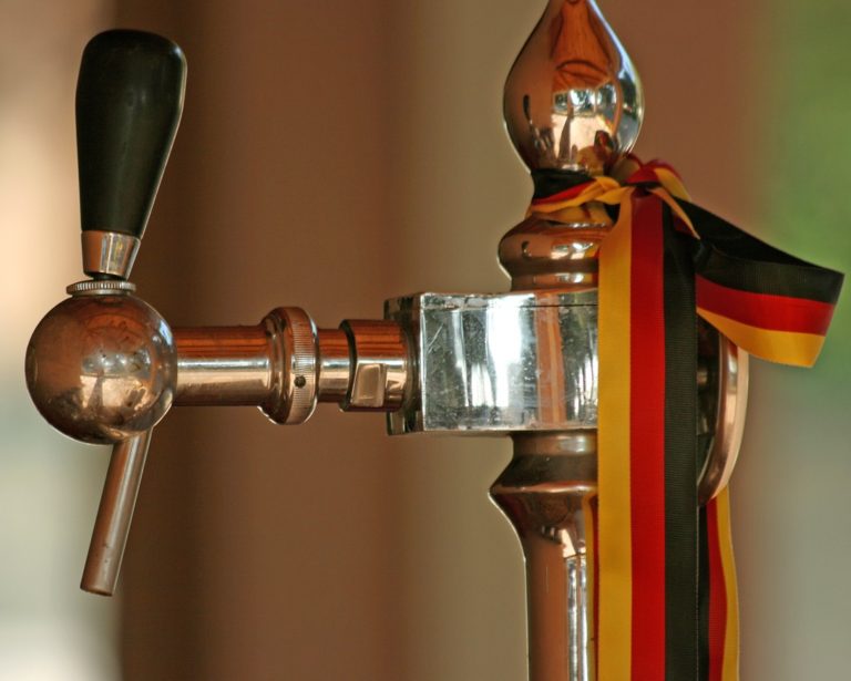 Com redução drástica do chope, venda de cerveja cai na Alemanha em 2020