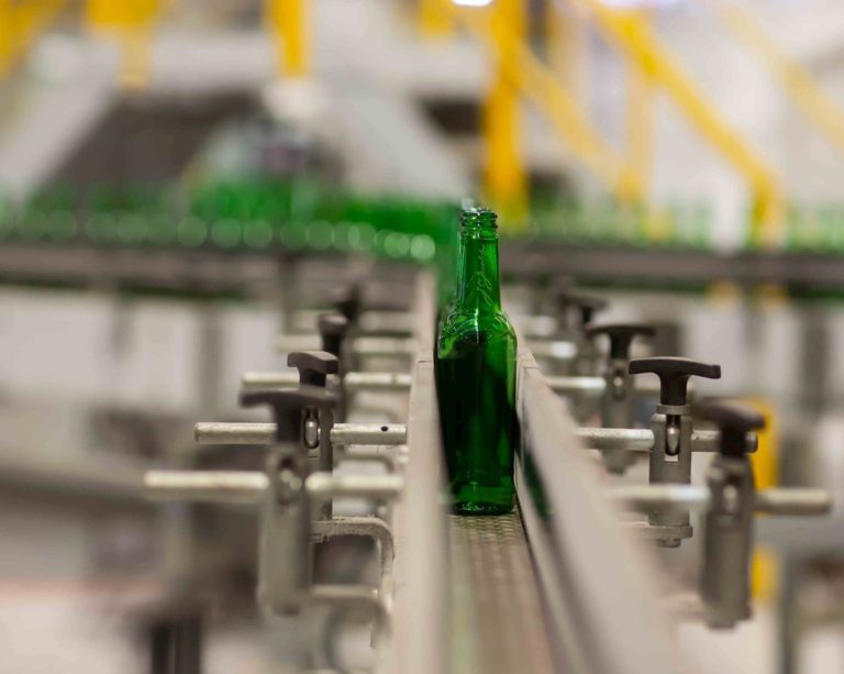 Nova garrafa da Carlsberg no Reino Unido reduz a emissão de carbono em 90%