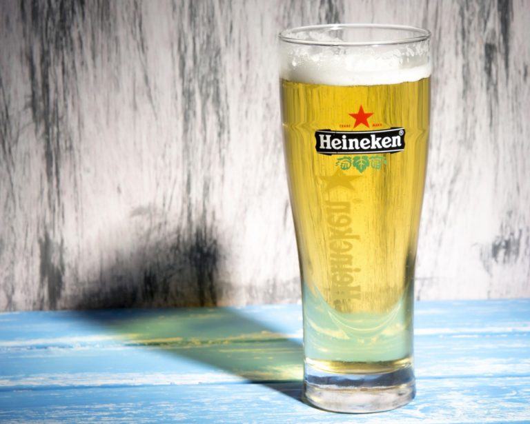 Após ano difícil, Heineken mira participação feminina e acordos com Coca e Danone