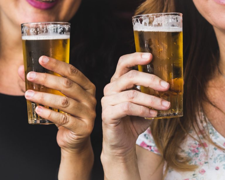 Confira dicas de cervejas fortes para presentear mães modernas
