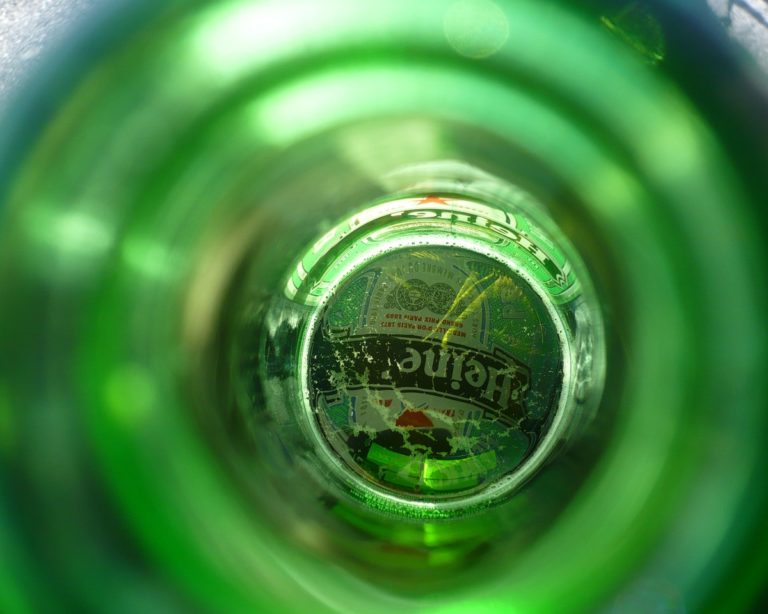 Em campanha, Heineken se posiciona a favor da vacinação contra a Covid-19