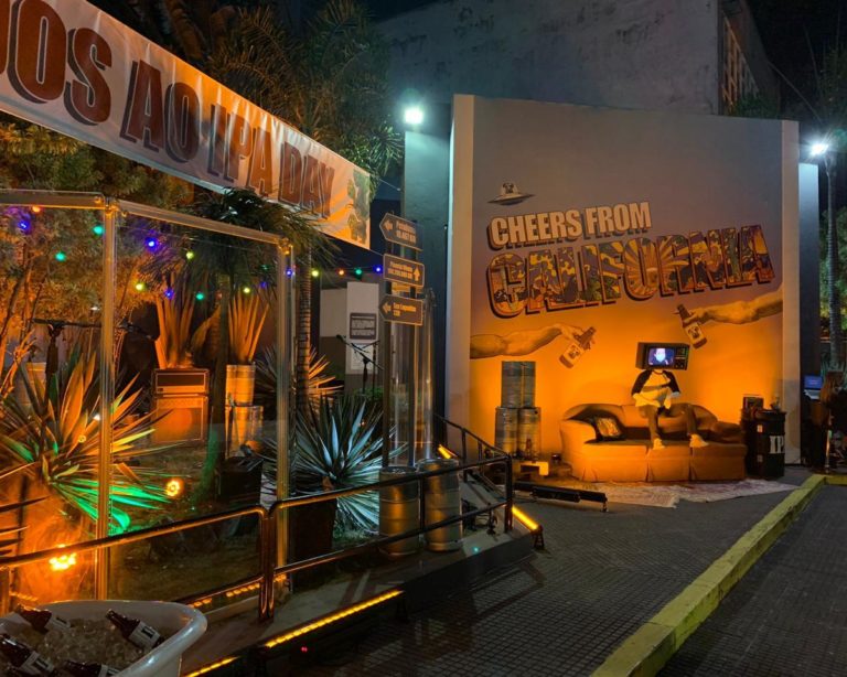 Lagunitas distribui long necks de graça para celebrar o IPA Day