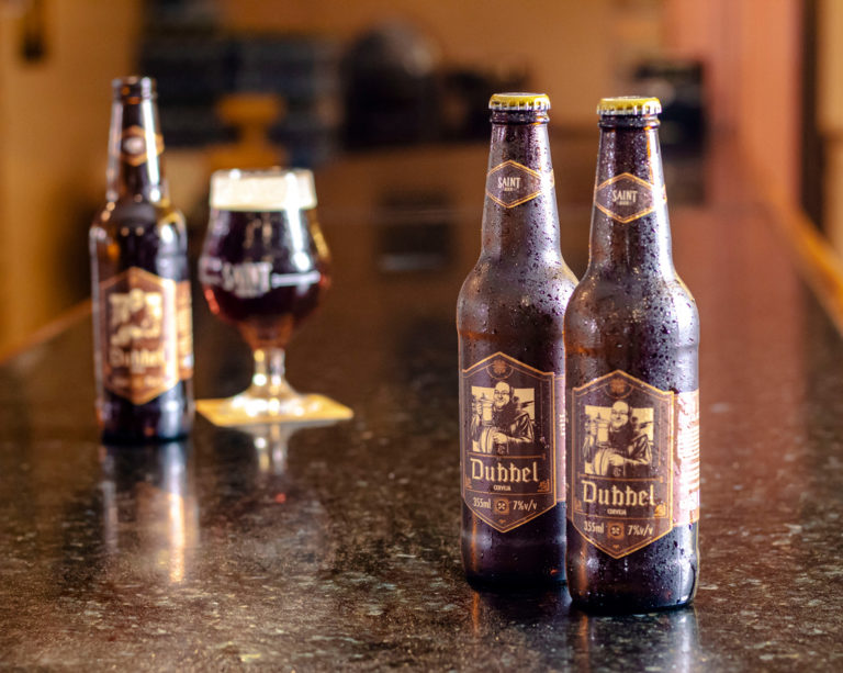 Em ‘rumos opostos’, marcas da Cervejaria Santa Catarina lançam Dubbel e Lager