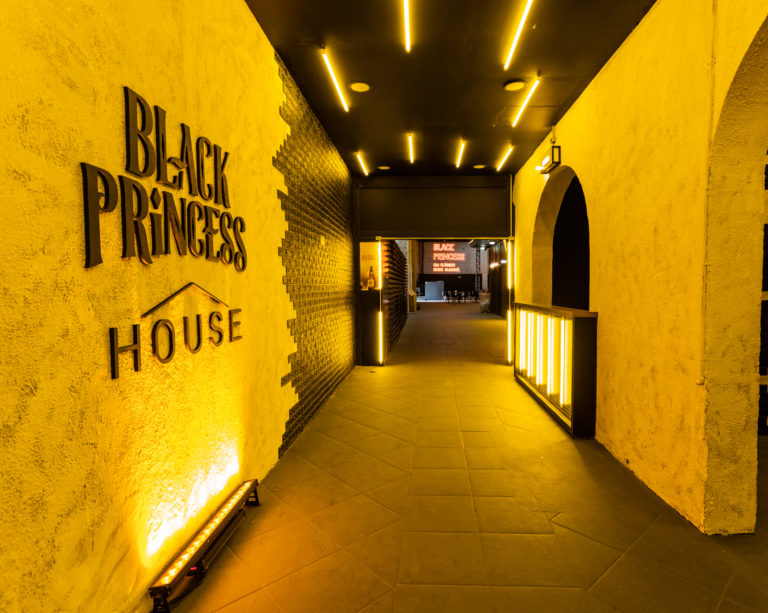 Black Princess abre bar em São Paulo com suas cervejas e espaço para shows