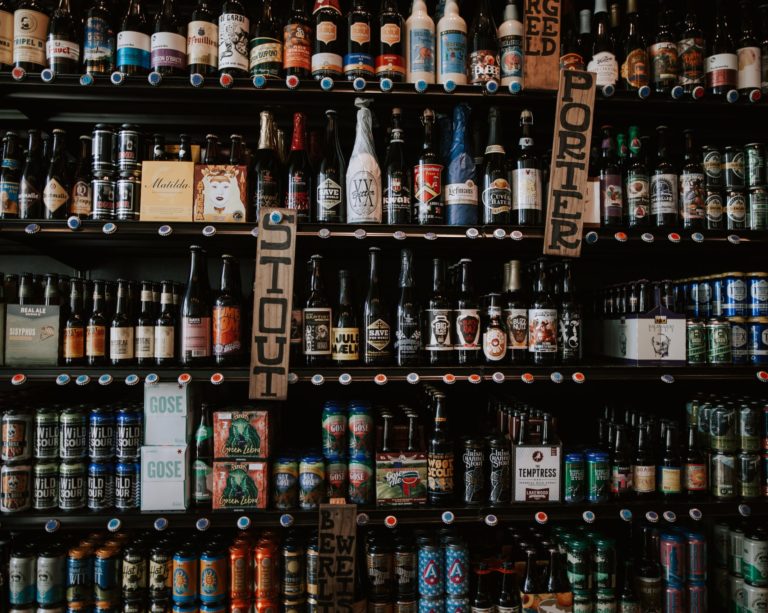 Como a alta crescente da inflação vai impactar grandes cervejarias e artesanais